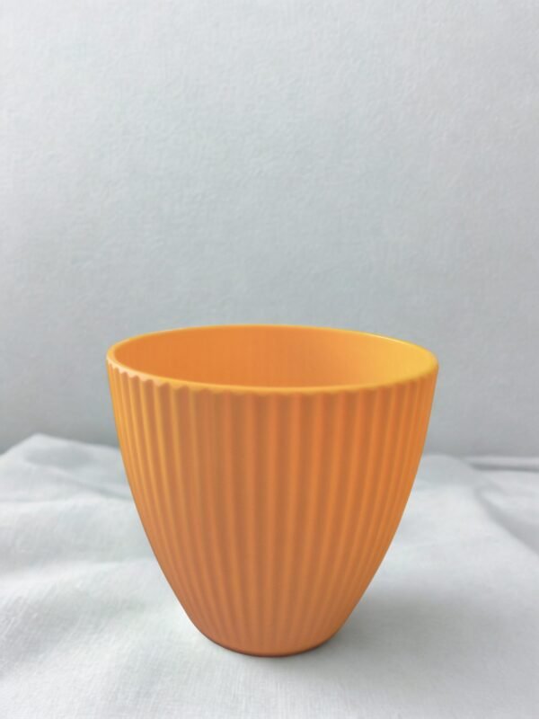 9e0a133d-1856-44cb-9f1b-955eaf3442cf_20250917_173715_0000-scaled-2.jpg Set 3 maceteros color naranja y rosa de polipropileno de alta calidad