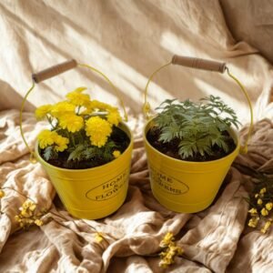 Juego de 2 Macetas Cubo Metálicas Amarillo Cítrico con Asa "HOME & FLOWERS"