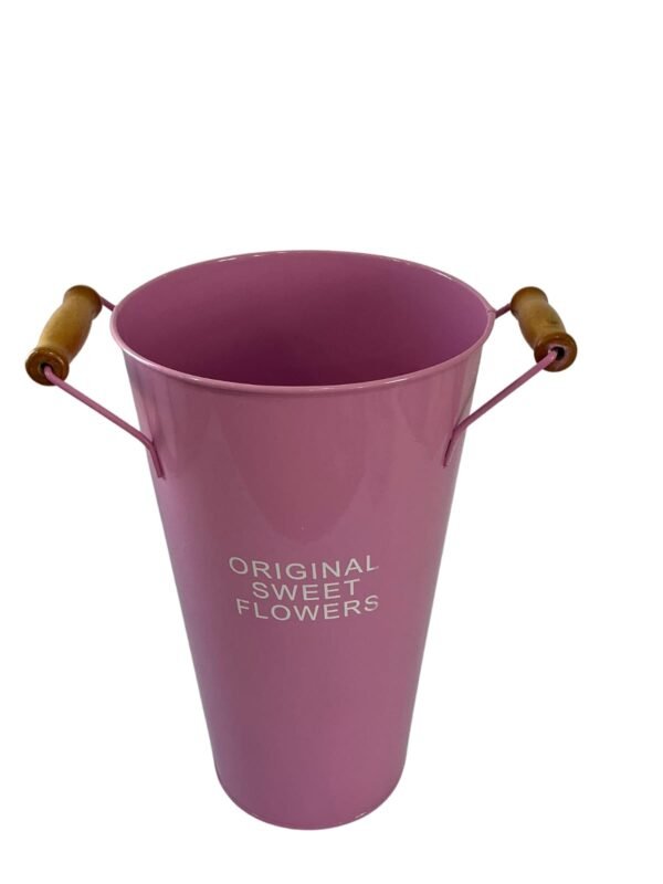 WhatsApp Image 2025-11-03 at 18.52.56 (1) Macetero Decorativo Metálico Alto con Asas de Madera | Estilo Vintage Rosa Malva