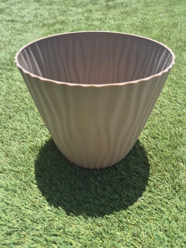 WhatsApp Image 2025-11-05 at 13.05.59 (1) Set 3 Maceta Autorregante de Polipropileno | Diseño Ondulado Moderno Negro y Café