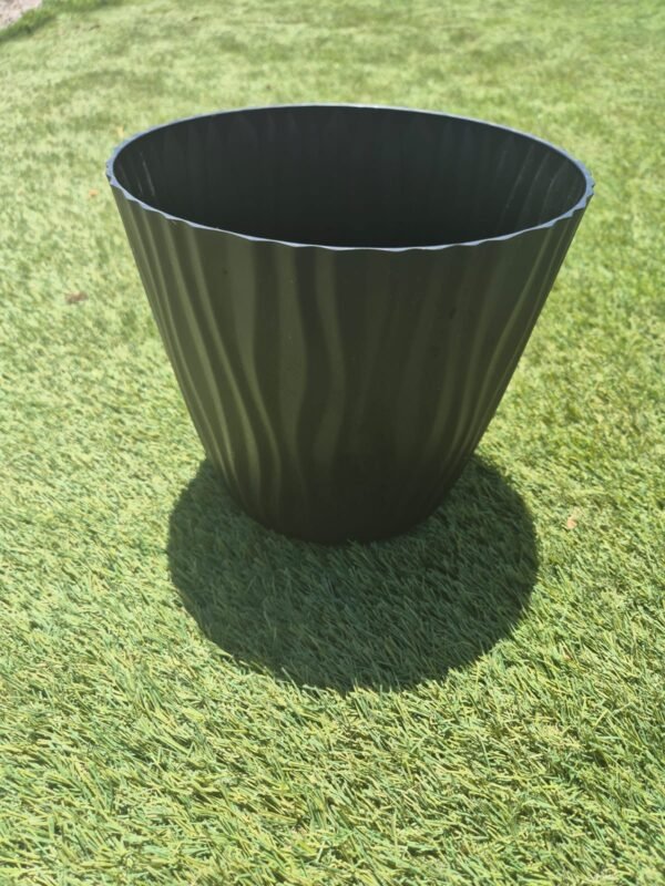 WhatsApp Image 2025-11-05 at 13.05.59 (2) Set 3 Maceta Autorregante de Polipropileno | Diseño Ondulado Moderno Negro y Café