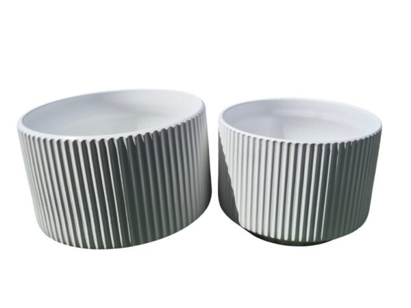WhatsApp Image 2025-11-12 at 15.31.58 (1) Pack 2 Maceteros Grandes Cilíndricos Estriados - Blanco y Negro