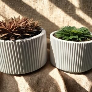 Pack 2 Maceteros Grandes Cilíndricos Estriados - Blanco y Negro